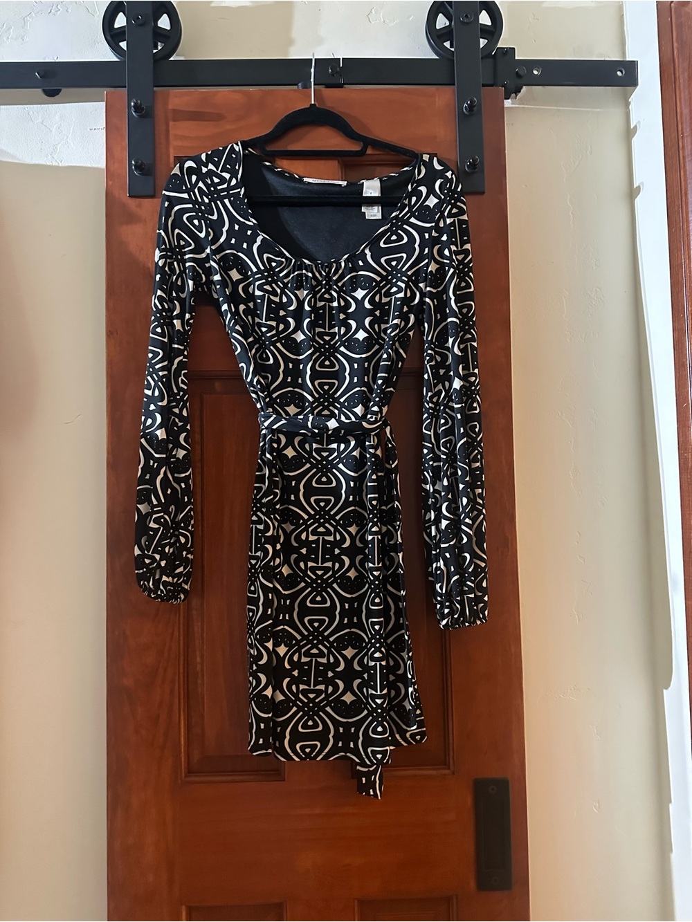 Beautiful Laundry by Design black & cream patterned dress – Size 0.